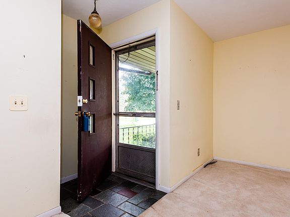 3rd image of 4065 Laukus Ln