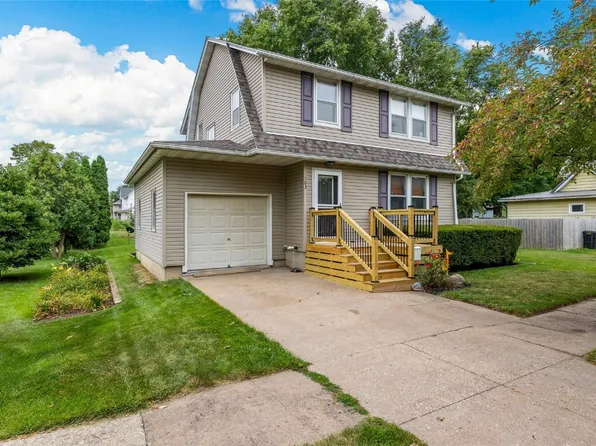 103 E 9th St, Tipton, IA 52772