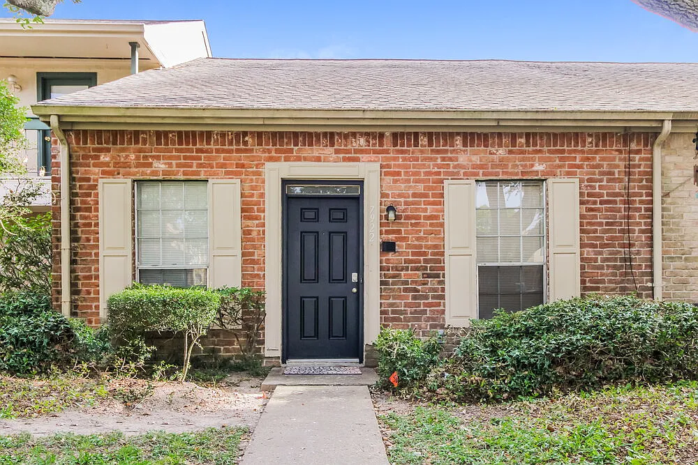 2 bed, 1.5 bath, 1125 sqft, $1,370 — Photo 1