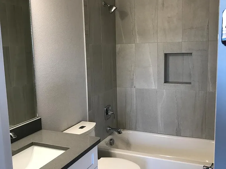 209 S Moody Ave — Photo 5