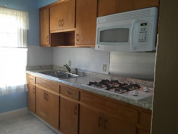 3rd image of 376 Conklin Ave