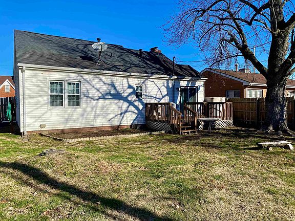 4th image of 1043 E Gum St