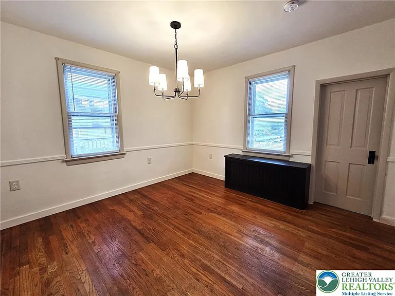735 W Broad St — Photo 9