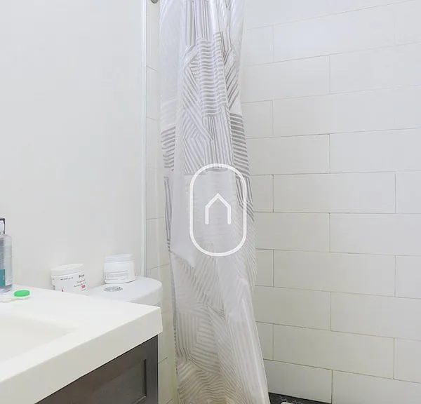 33 Cunard St #5 — Photo 14