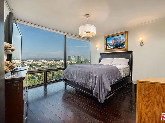5th image of 4337 Marina City Dr