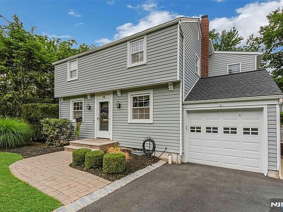 5th image of 15 Colonial Rd