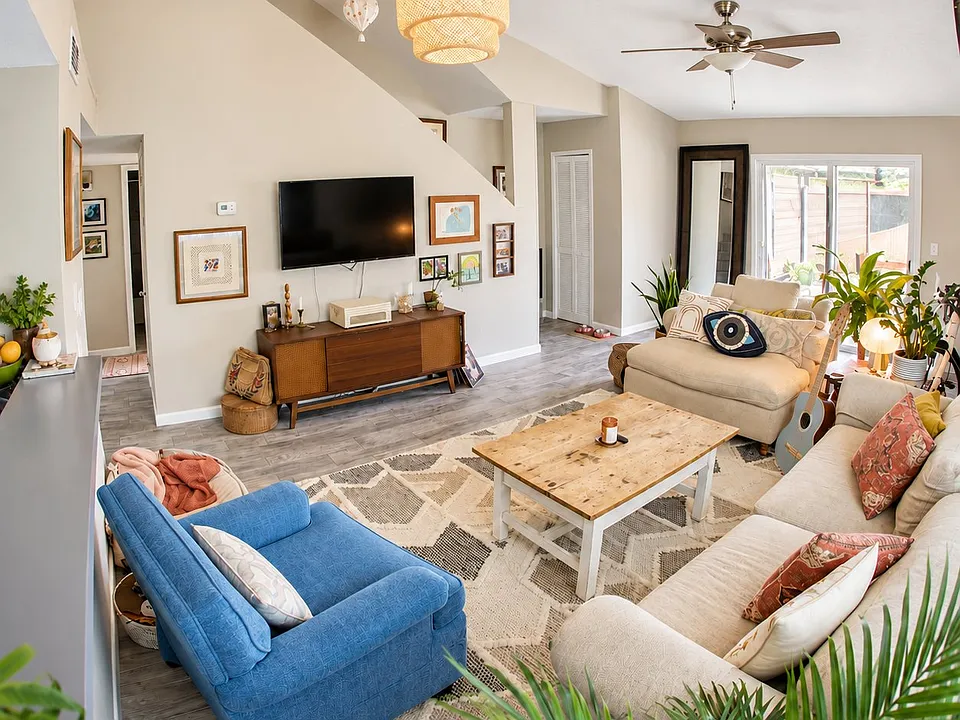 1044 Snug Harbor Ct