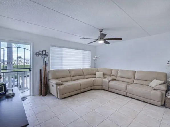 400 Village Green Cir APT 216, Palm Springs, FL 33461