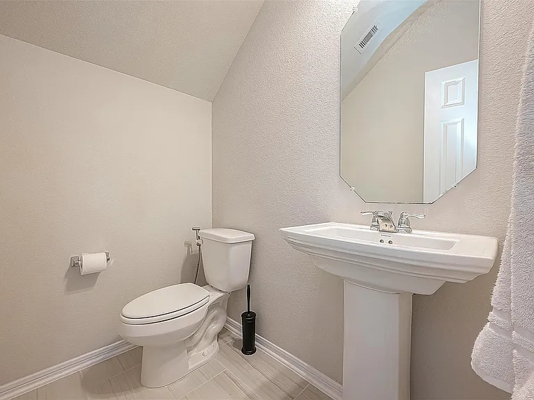 20607 Enrique Dr — Photo 20