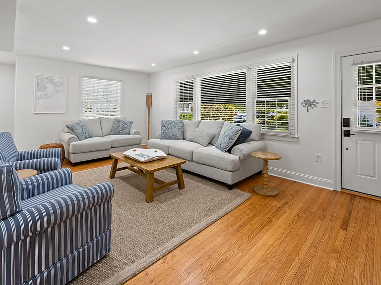 8805 Monmouth Ave — Photo 5