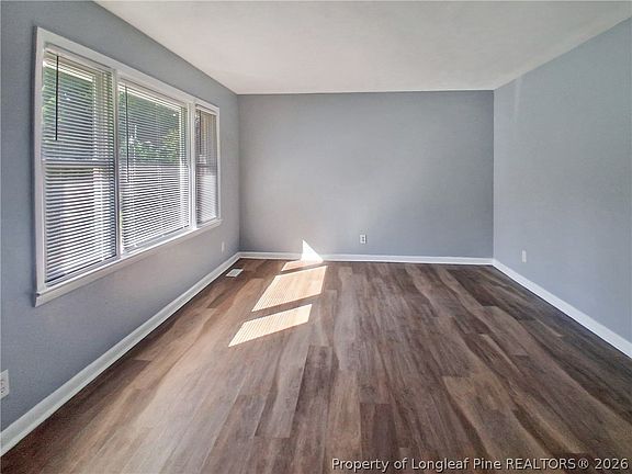 5th image of 1086 Essex Pl