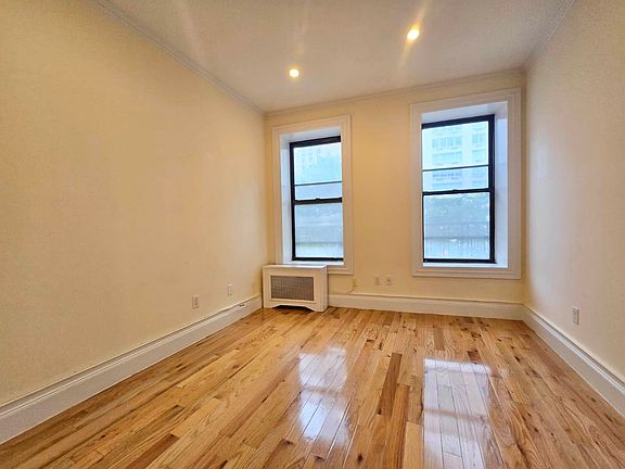 3rd image of 250 W 78th St APT 3FF