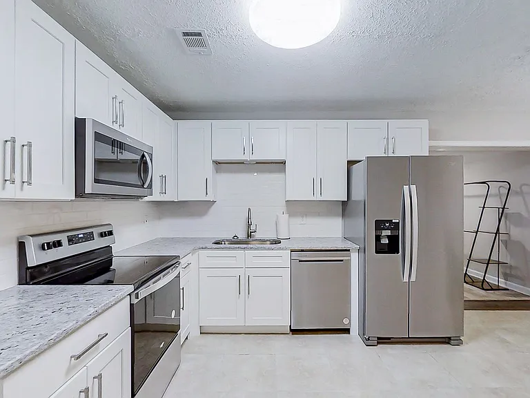 Lynhurst Dr SW — Photo 6