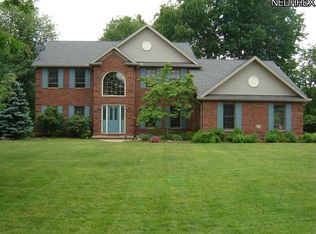 8968 Cinnabar Dr, Brecksville, OH 44141