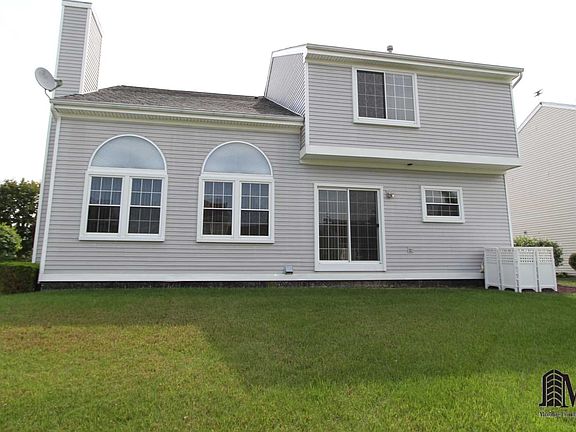 2nd image of 480 Waterbury Ct #204