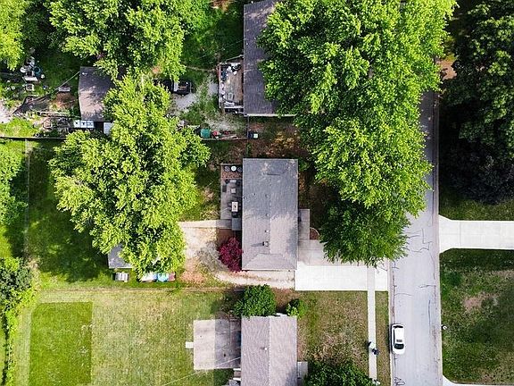 3rd image of 5527 Barton Ln