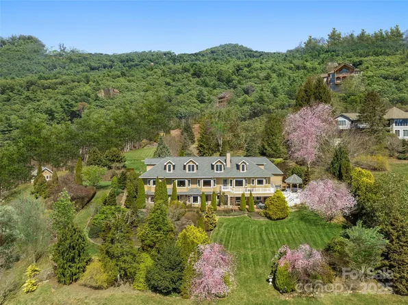 700 Laurel Ridge Dr, Waynesville, NC 28786