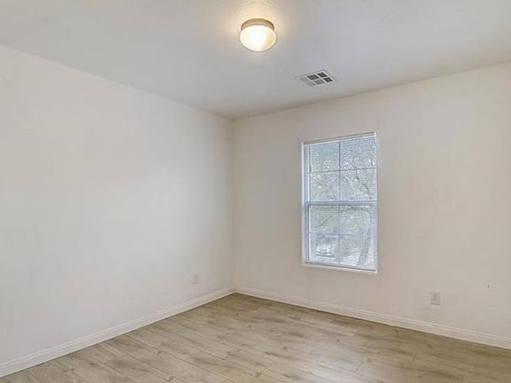 4th image of 8819 W Peace Treaty Ave