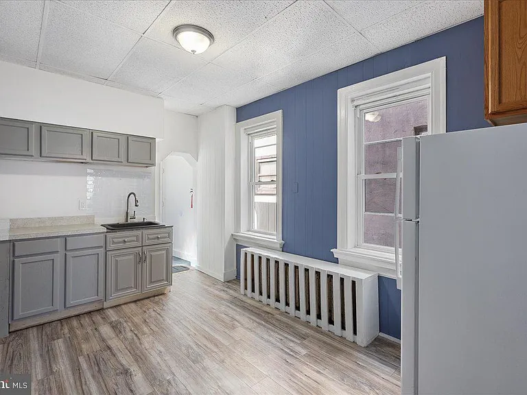231 S Broadway — Photo 11