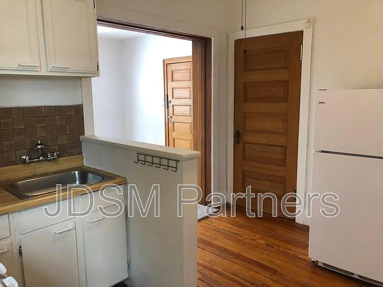 1260 Vine St #1 — Photo 5