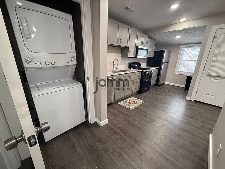 1335 W 69th St #3 — Photo 5