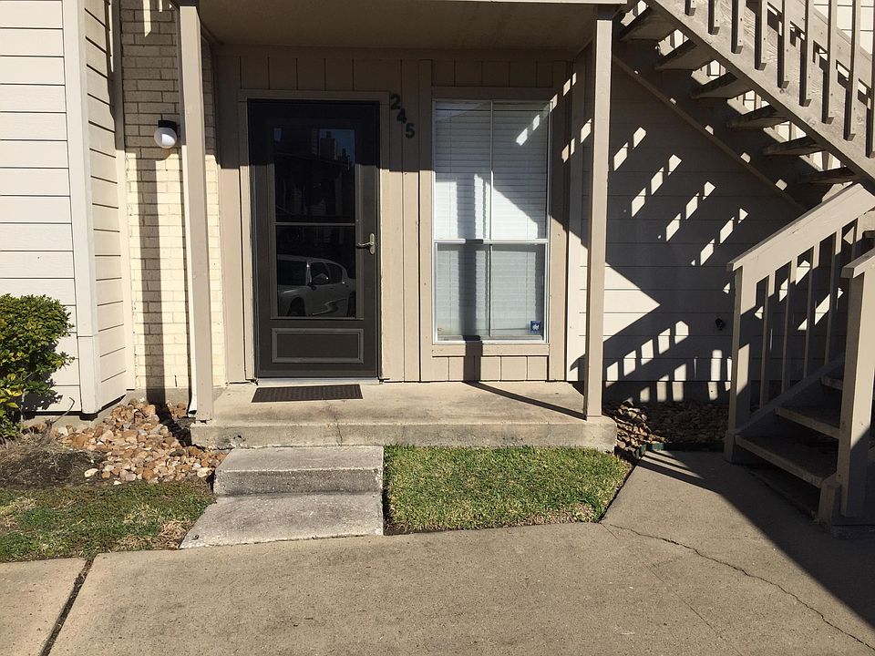 1st image of 3919 Fairmont Pkwy APT 245
