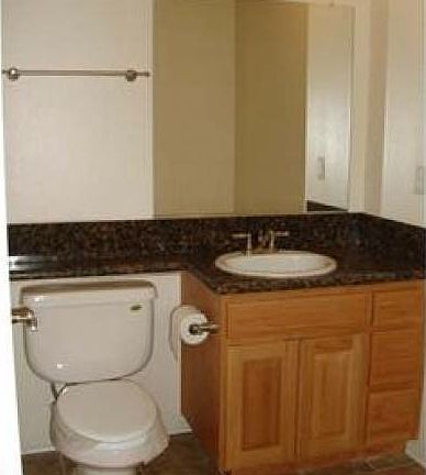 2nd image of 528 Emerald Ave Unit 1