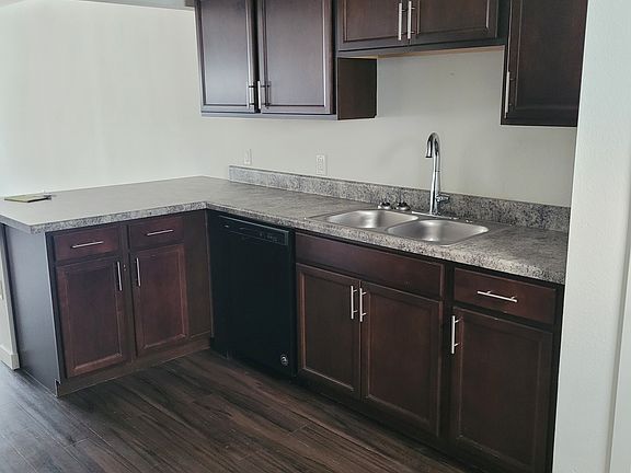 5th image of 200 S 6th St #618