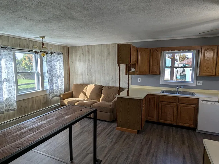 1518 Border Rd — Photo 5