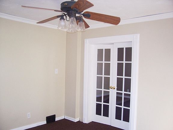 3rd image of 28 Dwight Ave SE
