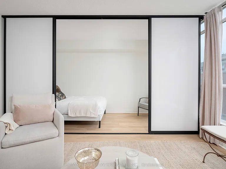 942 Yonge St #616 — Photo 15
