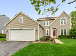 1421 Knotty Pine Dr, Elgin, IL 60123