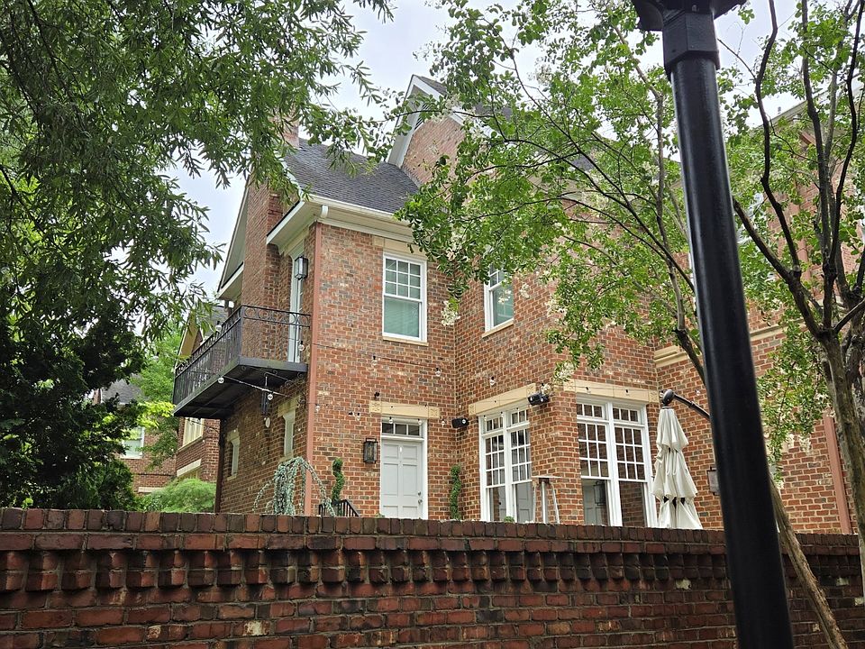 2nd image of 1124 Dilworth Crescent Row