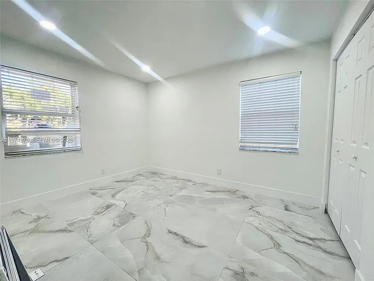 1649 NE 8th Ave — Photo 14