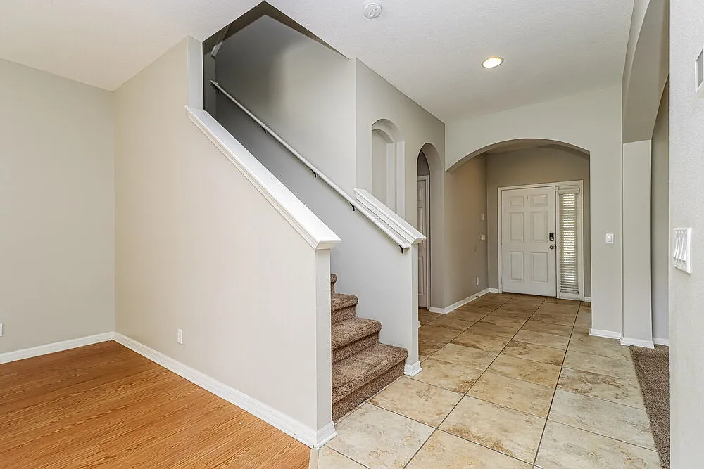 4 bed, 2.0 bath, 2435 sqft, $2,305 — Photo 4