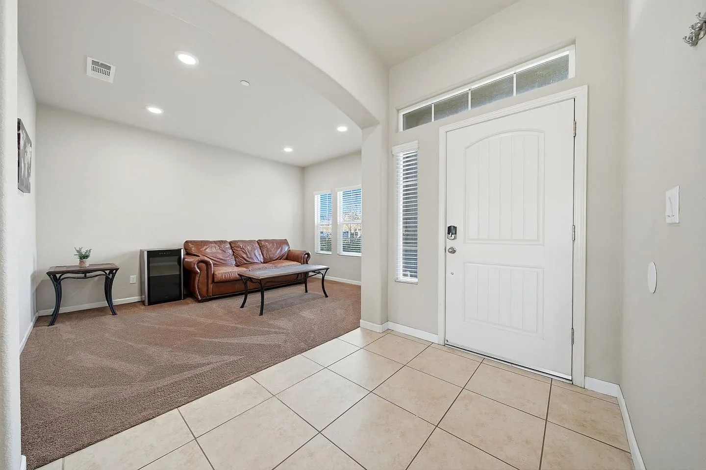 4 bed, 2200 sqft, $6,000 — Photo 3