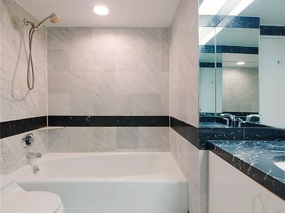 4th image of 150-156 W 56th St APT 3412