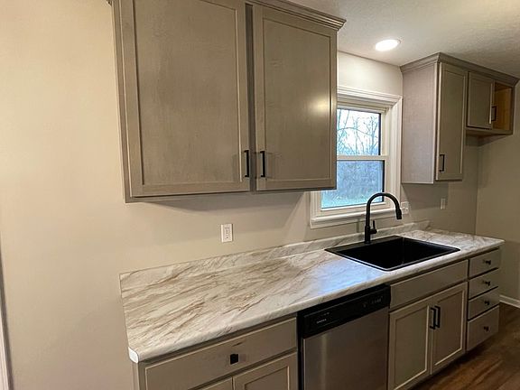 5th image of 1103 Columbus Cir N