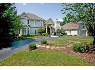 9S610 Lorraine Dr, Willowbrook, IL 60527