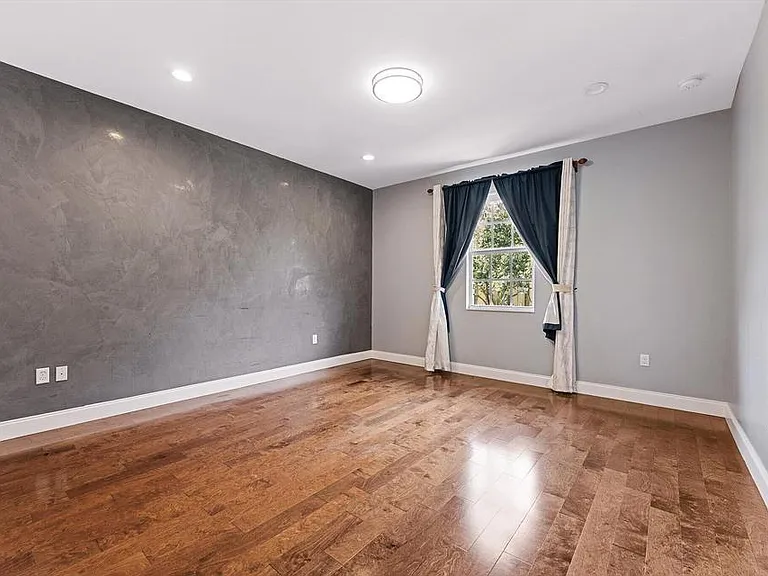 6884 Julia Gardens Dr #0 — Photo 21