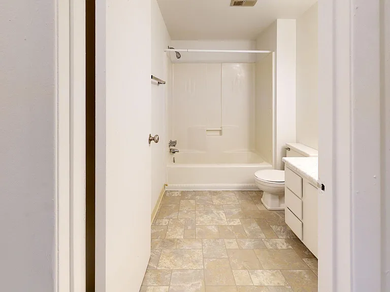 Country Meadow Apartments — Photo 34