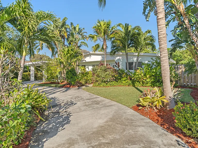 429 Inlet Rd — Photo 2