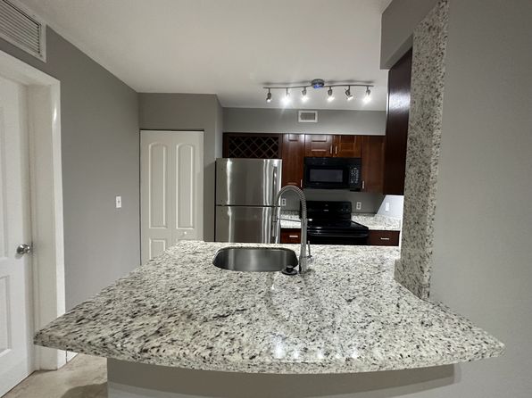 2811 N Oakland Forest Dr APT 205