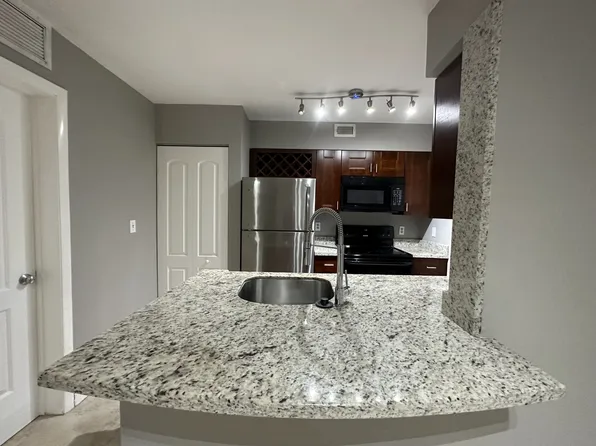 2811 N Oakland Forest Dr, Fort Lauderdale, FL