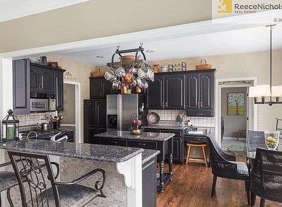 3rd image of 1087 NE Lakepoint Ct