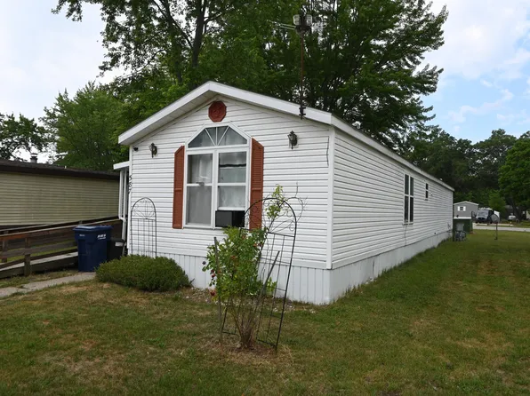 587 S Harvest Ln, Muskegon, MI 49442