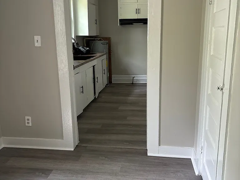 118 N College St #B — Photo 4