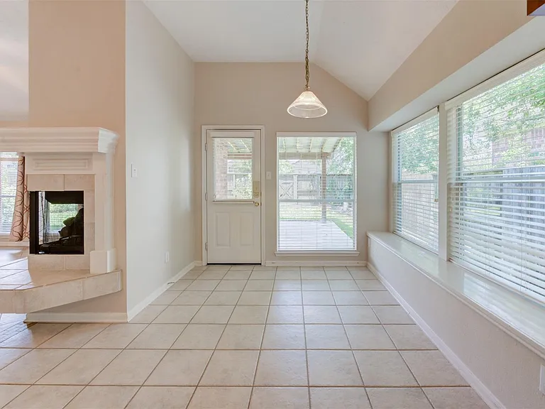9026 Robinhoods Well Dr — Photo 18