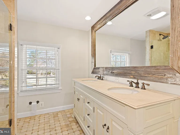 326 Walker Rd — Photo 28