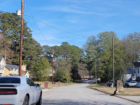 5th image of 420 Montgomery Pl